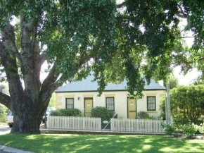 BRIDGE COTTAGES Sargeants & Armoury Cottages 1823 - HISTORY & CHARM